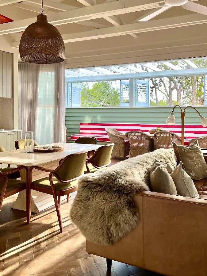 Sunbird Suite - Noosa Golden Breed Apartment