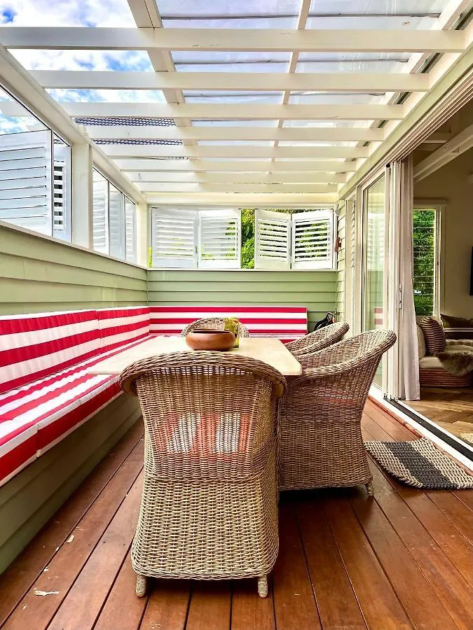 Sunbird Suite - Noosa Golden Breed Apartment